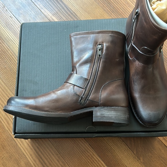 FRYE chocolate Vicky Engineer Women's size 8.5 - Picture 3 of 5